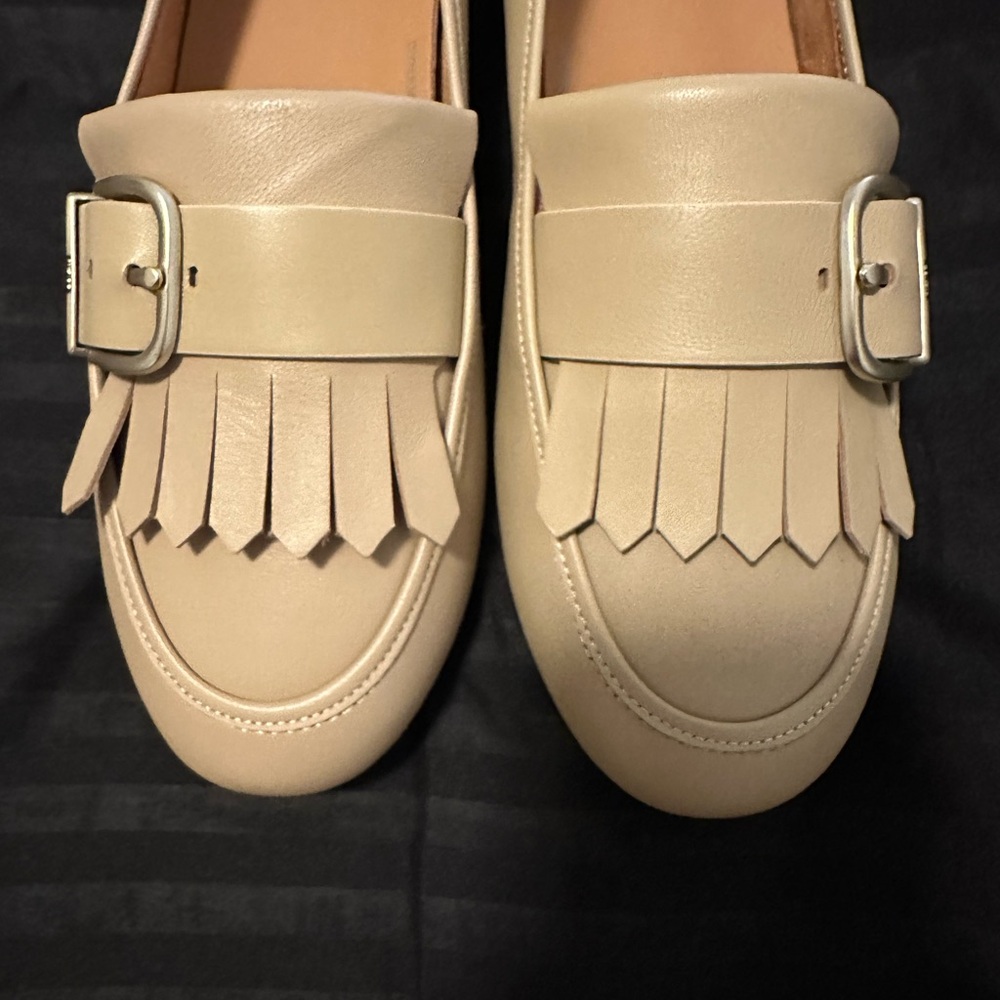 Fitflop Beige Loafers with Buckle and Fringe - Picture 5 of 7